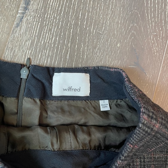 Aritzia New Mini Skirt - Picture 2 of 3